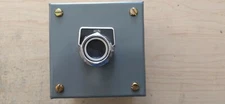 NEW SQUARE D 30MM MOMENTARY PUSHBUTTON CONTROL STATION & ENCLOSURE - NEMA 1,3,13