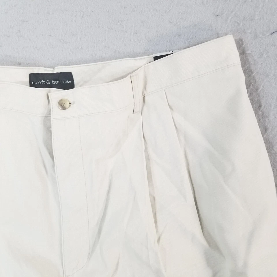 Croft & Barrow shorts men's 42 x8 beige lightweight pleated front new flawed - Image 3 of 4