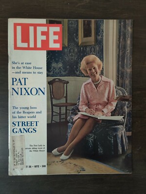 Life Magazine August 25, 1972 - Pat Nixon - Jesse Owens - San Francisco - Ads A4