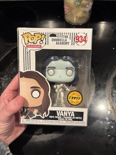 Funko Pop! Television: Vanya #934 Limited Chase Edition Vinyl Figure -CN E3