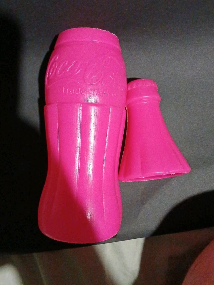 The Coca-Cola Company 1996 botella rosa neón Foto 2 de 4