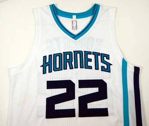 Camiseta blanca emitida por el juego 2015-17 Charlotte Hornets Brian Roberts #22 DP07958 - Imagen 3 de 10