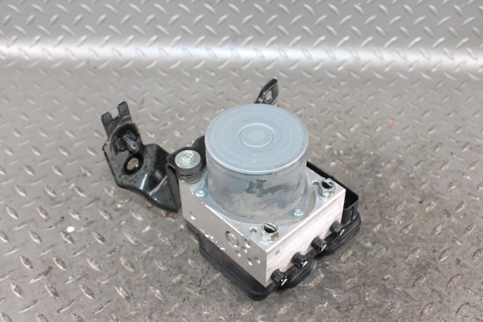 20-24 4 Runner 4x2 ABS Anti-Lock Brake Pump Module Actuator w/ Bracket OE OE WTY