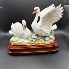 Vintage Wellington Collection Porcelain Swan Pair Music Box Swan Lake Taiwan