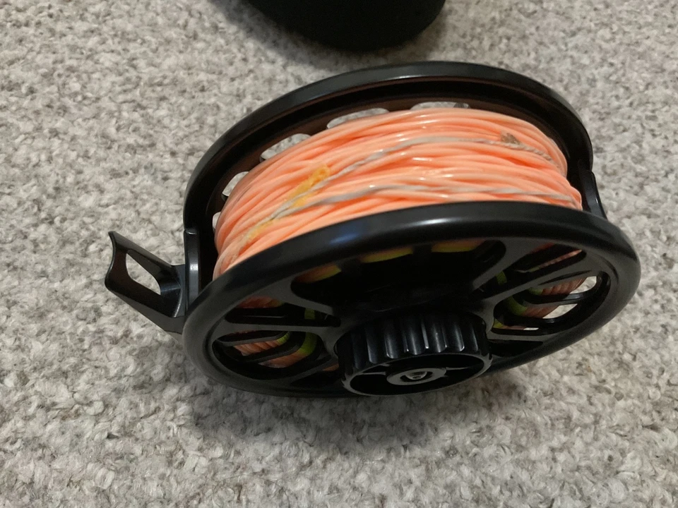 Bonito” Carrete de mosca GALVAN T-6 EE. UU./CORTLAND444-DT6F línea de mosca/estuche de neopreno ver fotos... Foto 4 de 4