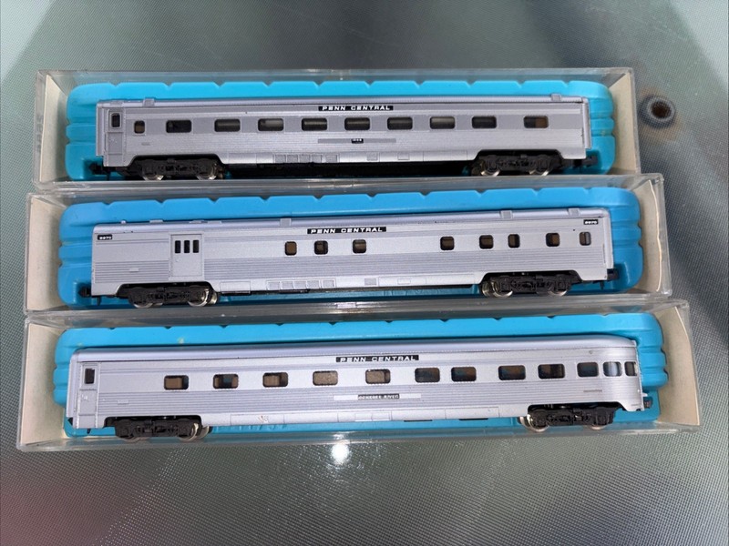 Vintage Atlas Rivarossi Penn Central Lighted Passenger Cars (3)