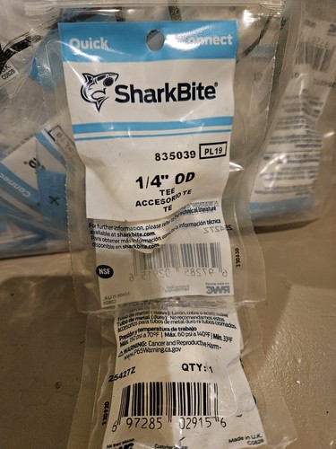 SHARKBITE "1/4"  OD Quick Connect  TEE FITTING Lot Of 40 Sealed New