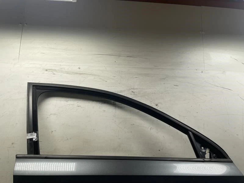 Volkswagen Jetta SE 2011 sedán puerta delantera derecha del lado del pasajero carcasa gris OEM+ Foto 3 de 4