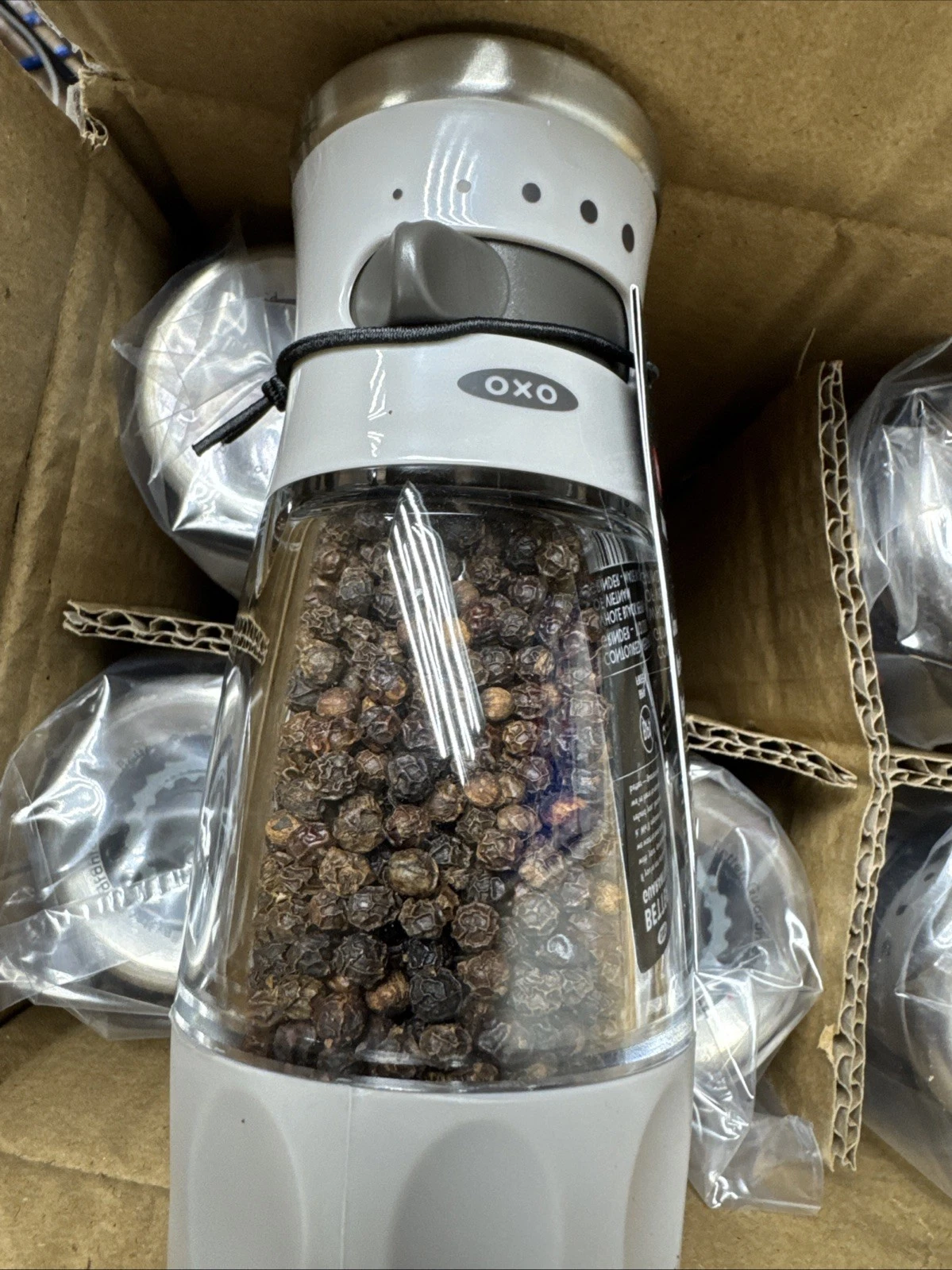 OXO Good Grips Contoured Mess-Free Pepper Grinder, Adjustable Ceramic Grinder wi