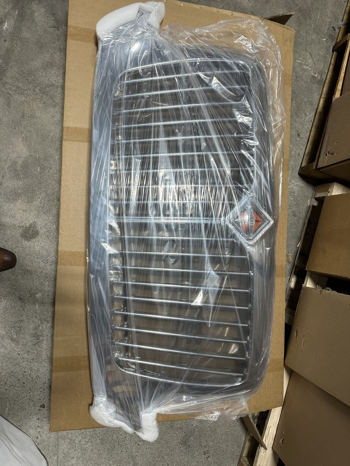 NAVISTAR INTERNATIONAL DURASTAR GRILLE FLTG3551015