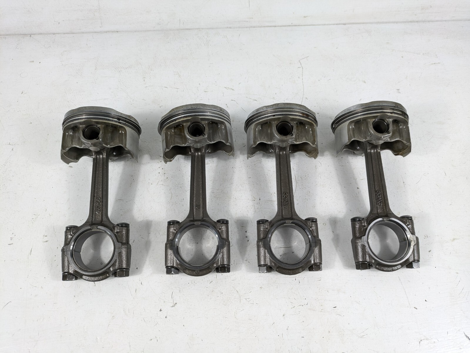 1998 - 1999 Yamaha R1 YZF 1000 Pistons Heads and Crankshaft Connecting Rods