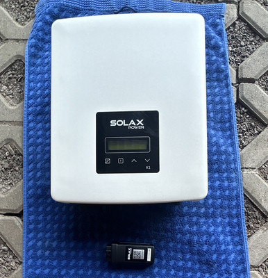 SolaX Power X1 Solar-Wechselrichter mit Display inkl. USB-Dongle weiß