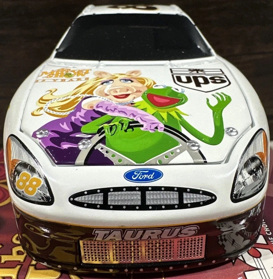 Ford Taurus Muppets Show 2002 Dale Jarrett #88 acción NASCAR diecast 1/24 Foto 3 de 4