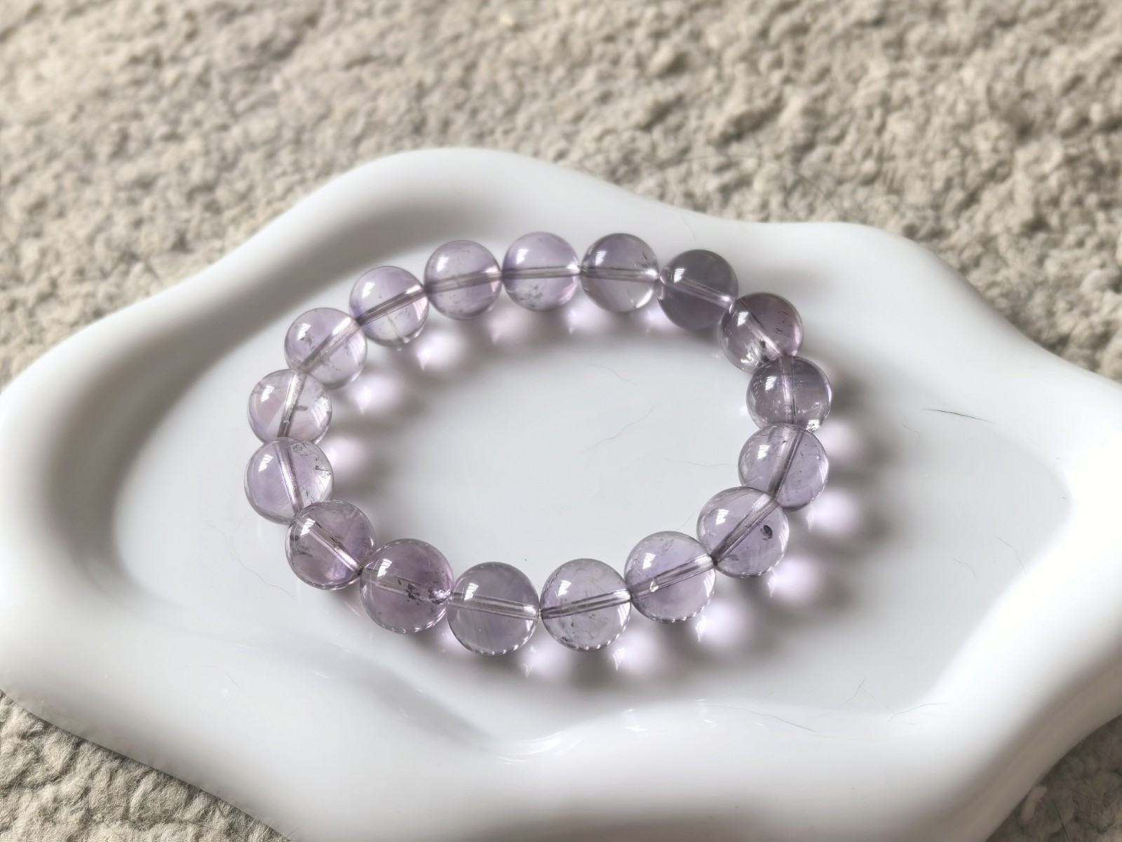 Bracelet améthyste naturelle de Bolivie, perles 11 mm violet lavande pour le yoga