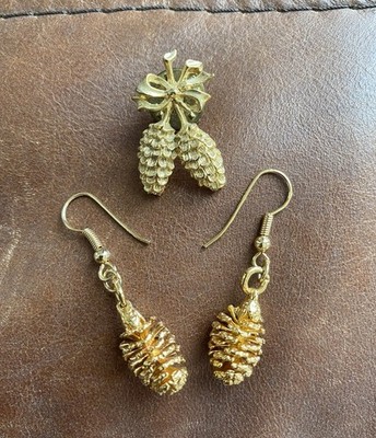 Vintage Alder Pinecone Dangle Drop Earrings + Roma Lapel Pin Brooch Gold Xmas