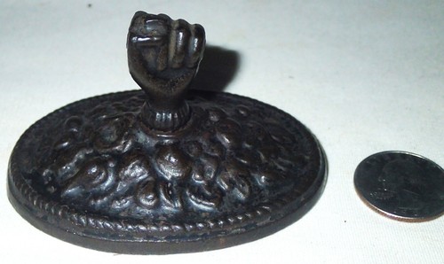 ANTIQUE CAST IRON HAND FIST STRENGTH POWER UNITY MAN TOOL FIGHT ART PAPERWEIGHT - Picture 10 of 11