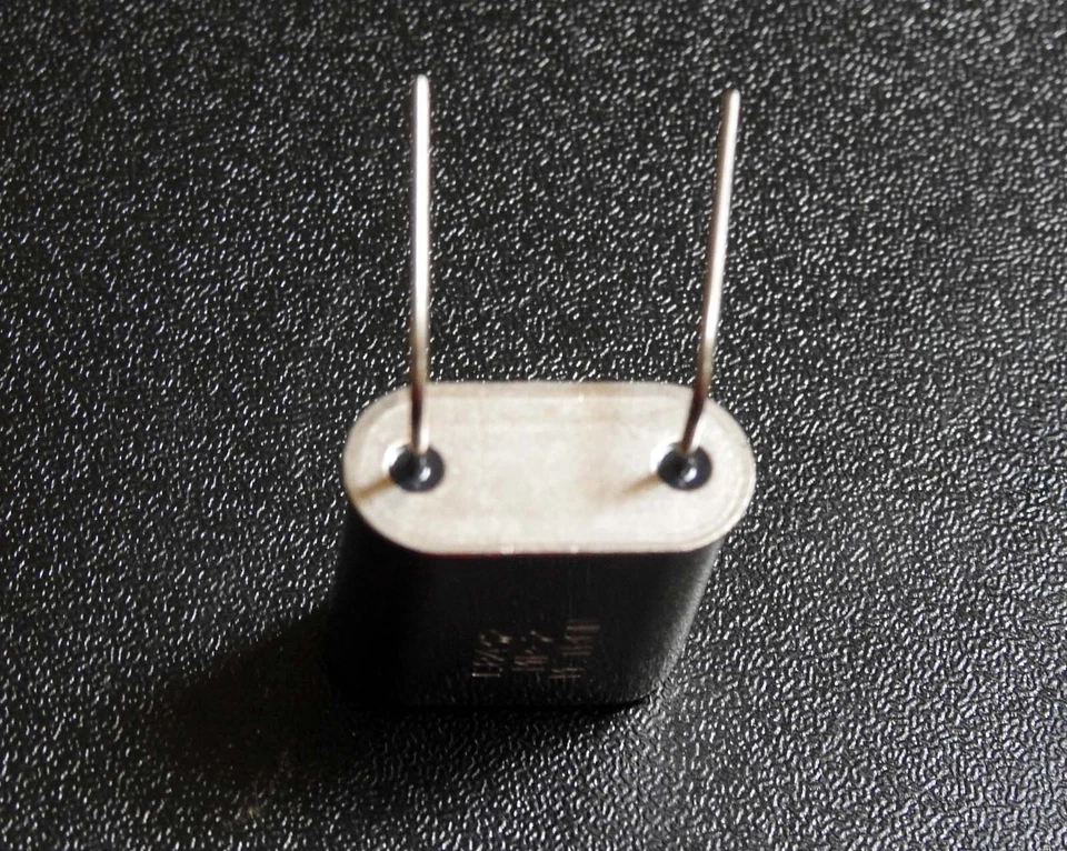 11 pieces Vintage M-Tron MP-2 1.8432mhz Crystal - Image 3 of 4