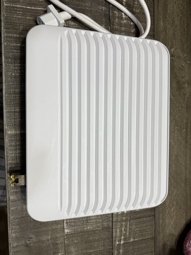 Ubiquiti Networks Enterprise 8-Port Multi-Gigabit Layer 3 PoE Switch - Afbeelding 9 van 9