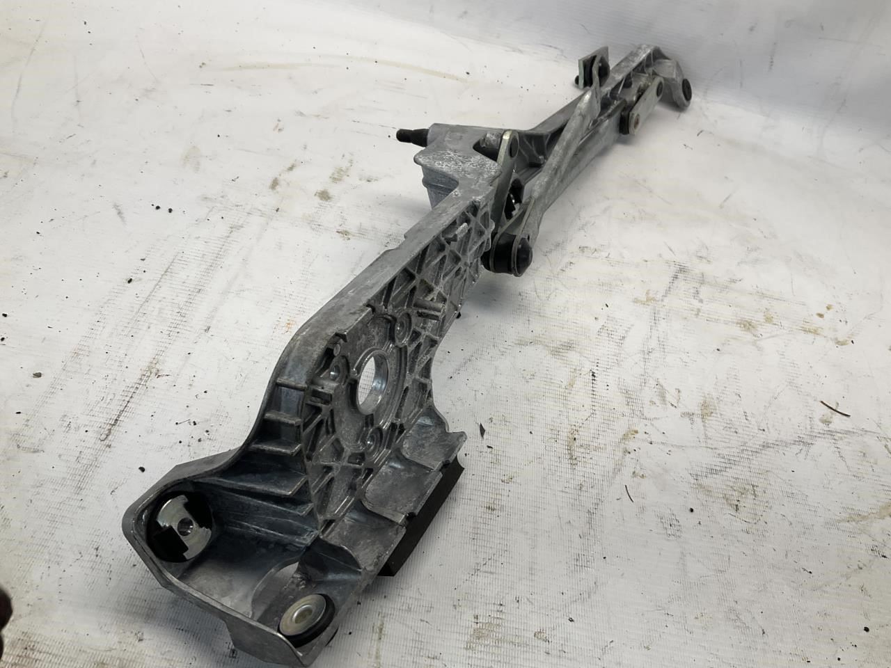 McLaren GT 2020-2023 Front Wiper linkage