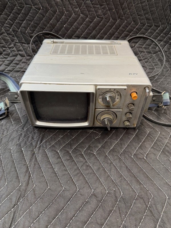 Vintage Ktv 5BH3 Silver 120V 15 Watt VHF/UHF Portable Television