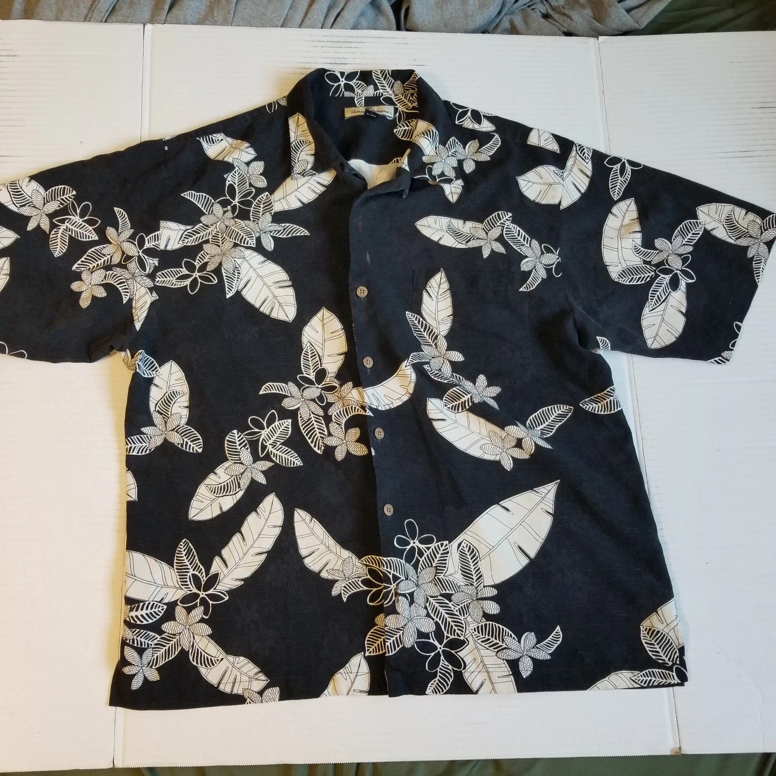Tommy Bahama Men's Large Black White Floral Pattern Silk Button Up Shirt Aloha