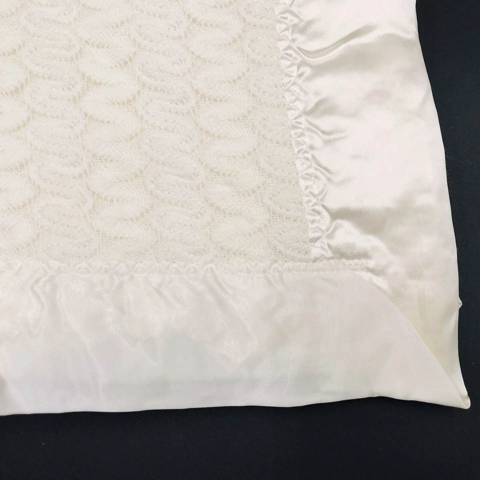 Manta para bebé satinado tejido encaje superposición crema blanco roto Foto 3 de 4