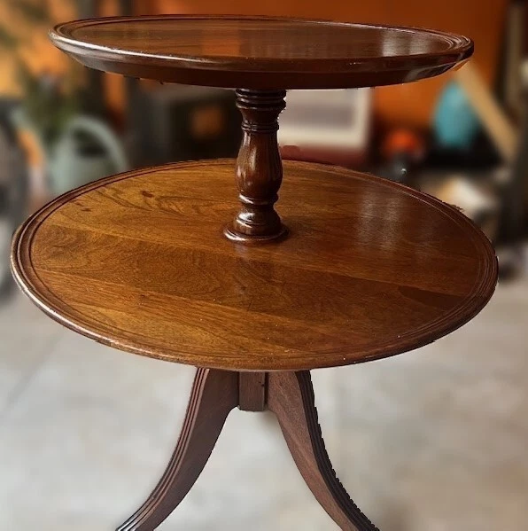 Mesa de caoba vintage de 2 niveles con patas de garra de metal dorado Foto 3 de 4