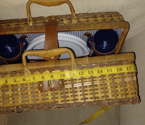 Vintage 4 Person Picnic basket wicker With Cups Flask Plates And Tupperware Tubs - Picture 5 of 10