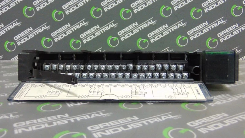 Módulo de entrada discreta usado Ge Fanuc IC697MDL640 Series 90-70 Foto 2 de 4