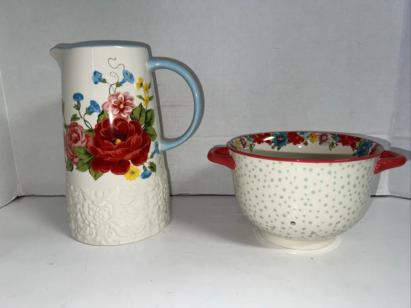 THE PIONEER WOMAN FLORAL DECORATED 2 QT CERAMIC PITCHER And COLANDER Set Of 2