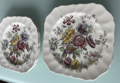 Set 8 Vintage Johnson Bros Sheraton 7-3/4" Square Salad Plates Floral England - Picture 2 of 13