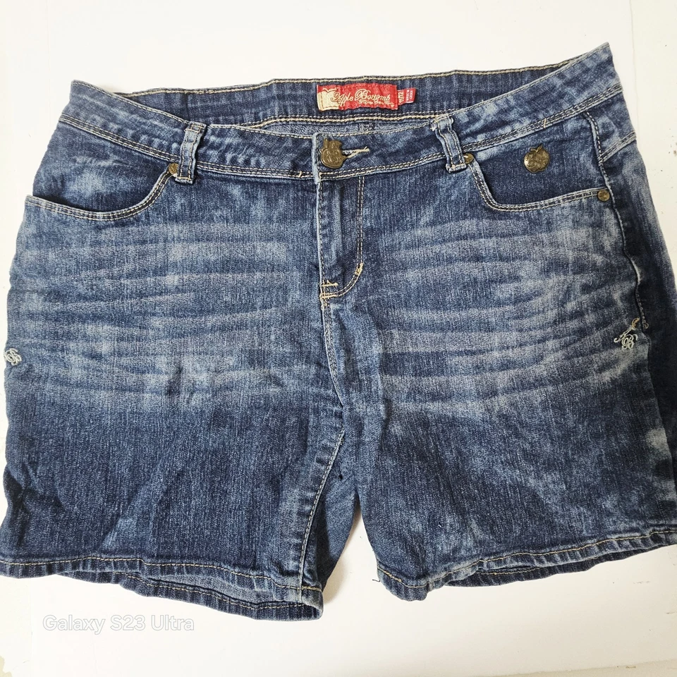 Apple Bottom Y2K Vintage WHISKERED Jean Shorts Women's Size 11/12 Embroidered - Image 2 of 4