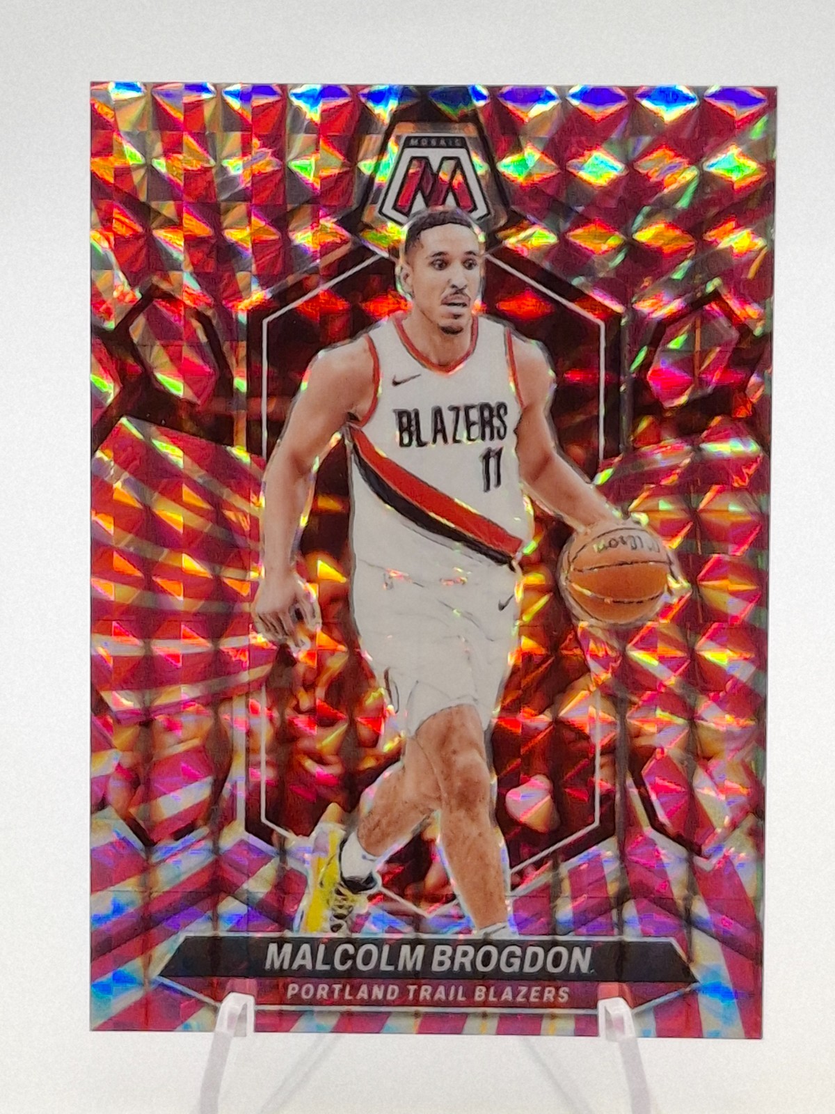 MALCOLM BROGDON PINK SWIRL /18 MOSAIC