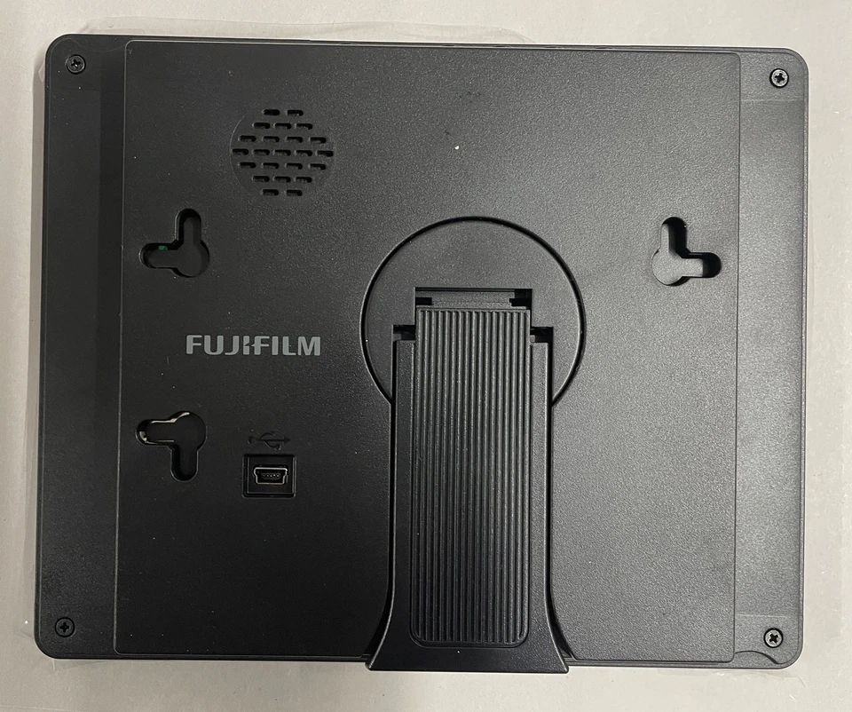 Fujifilm Digital Photo Frame DP-7P 7 Inch LCD High Resolution 800x600 - Image 4 of 4