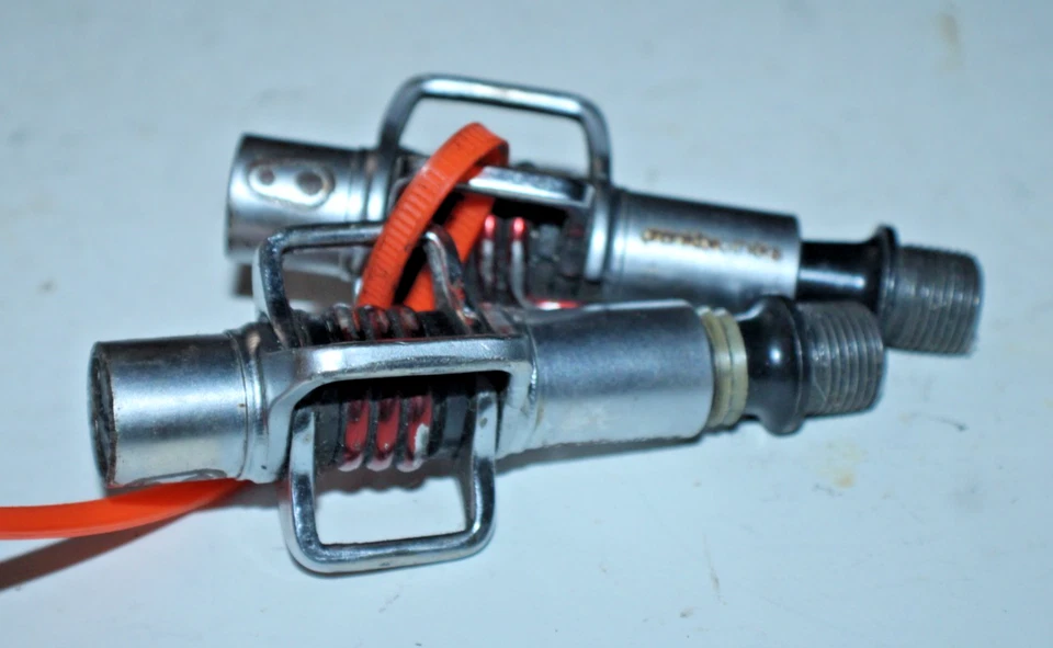 Pedales de bicicleta sin clip Crankbrothers Eggbeater de colección plateados carreras carretera cercanías Foto 3 de 4