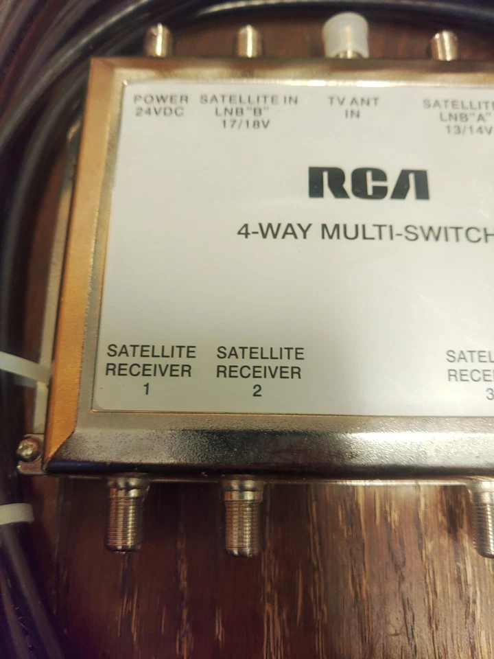 RCA- 4 Way Distribution Multi-Switch Model D6530 Vintage W/ AC Adapter And Cable - Image 4 of 4