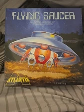ATLANTIS FLYING SAUCER PLASTIC MODEL UFO KIT 1:72 SCALE skill level 2 256 NEW