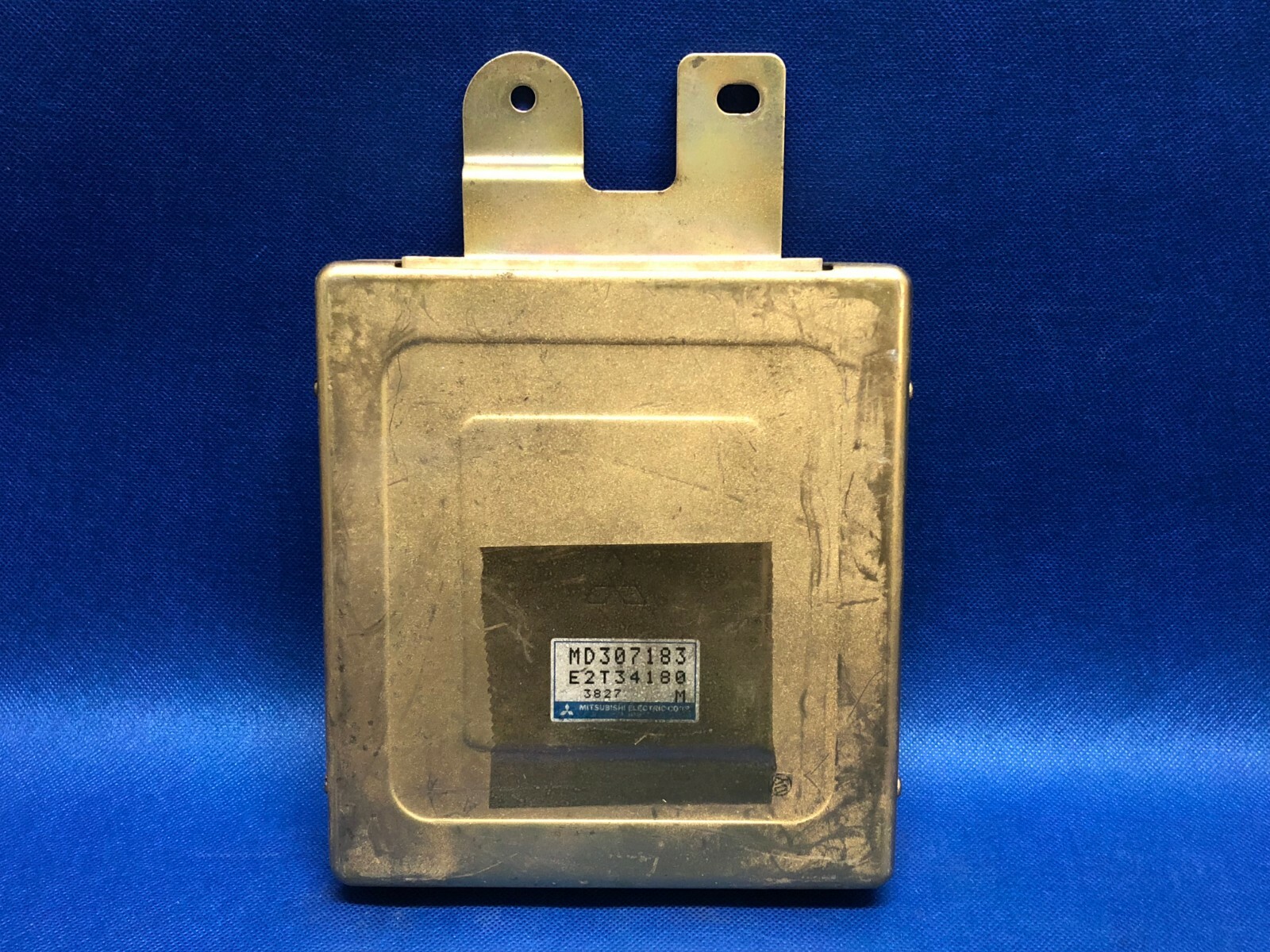 OEM 94-95 Mitsubishi Mighty Max MD307183 Engine Computer for sale 