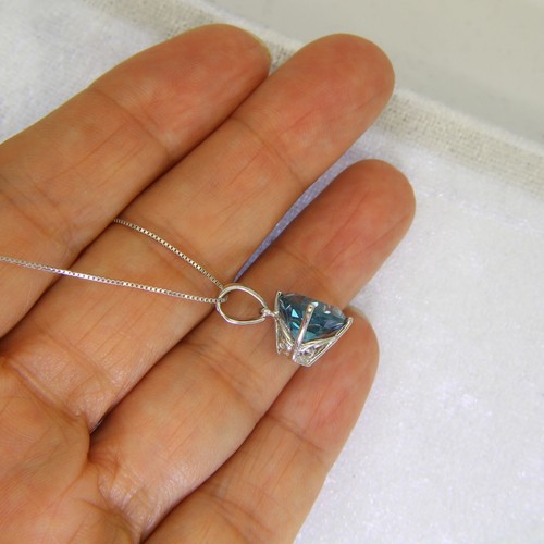 9ct White Gold Blue Topaz Pendant 19" Chain - Picture 3 of 5