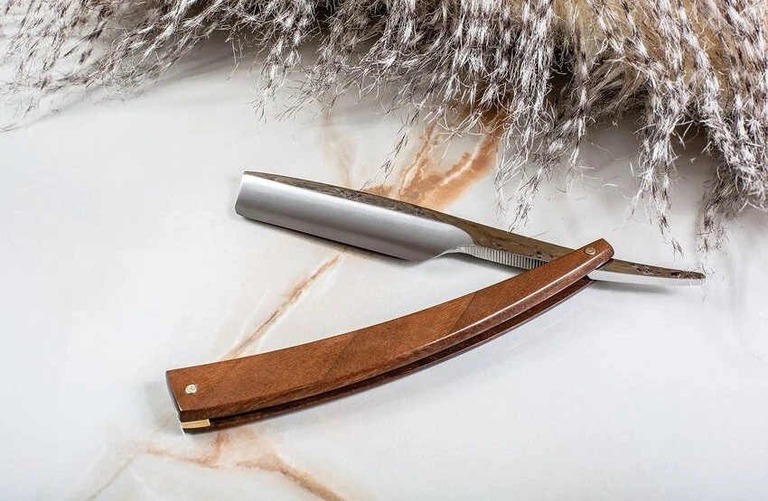 Cuchillo Plegable Dovo EDO 3.5" Acero al Carbono Hoja de Afeitar Recta Mango de Nogal Foto 3 de 4