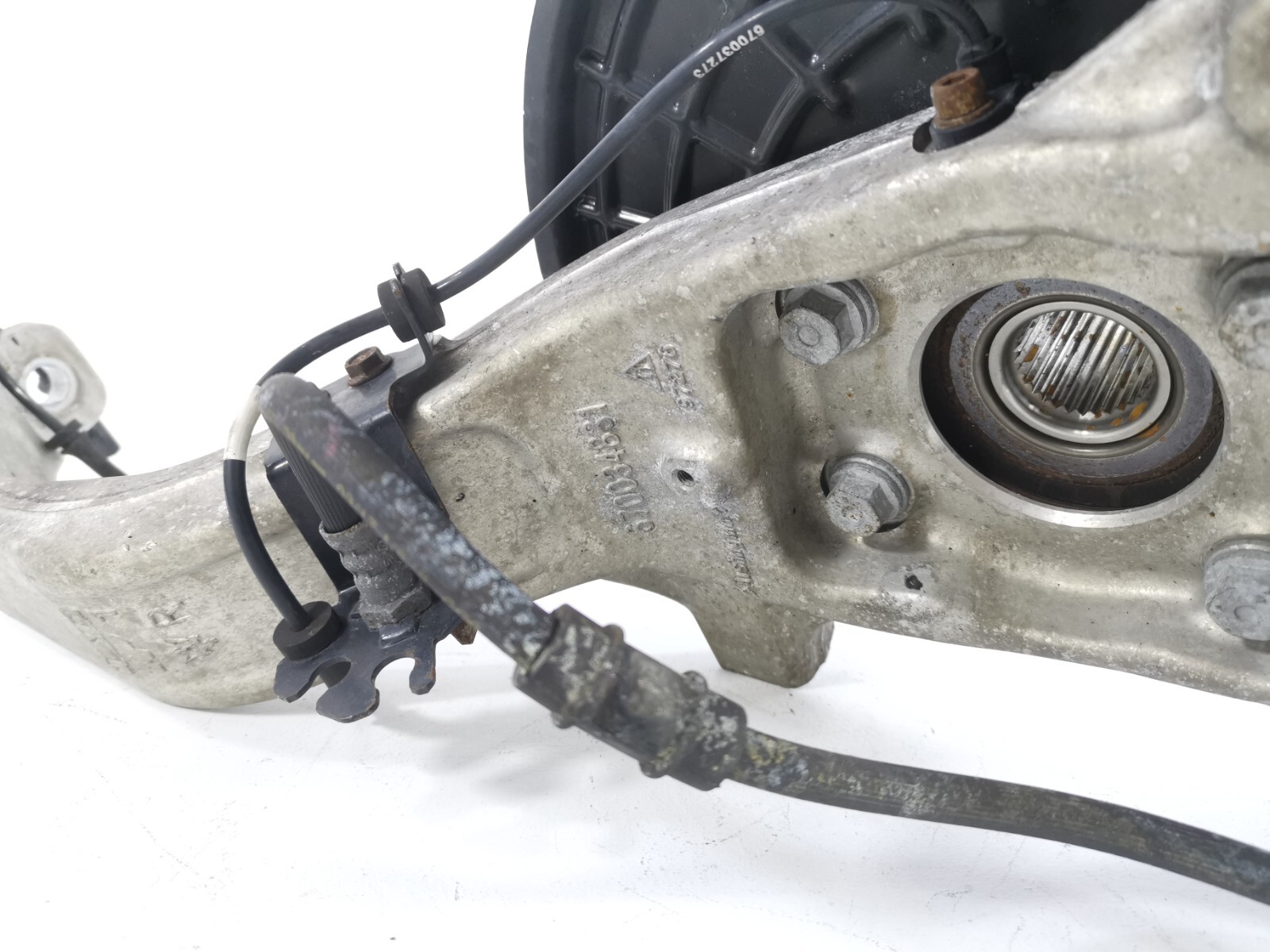 17-20 MASERATI Levante FRONT RIGHT PASSENGER SIDE SPINDLE KNUCKLE HUB 670034831