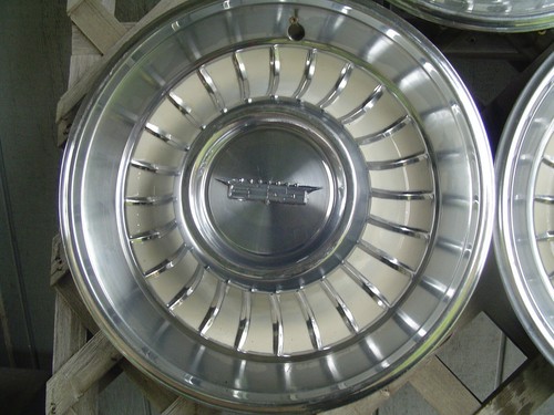 1962 62 CADILLAC FLEETWOOD DEVILLE HUBCAPS WHEEL COVERS ANTIQUE VINTAGE CLASSIC - Picture 4 of 11