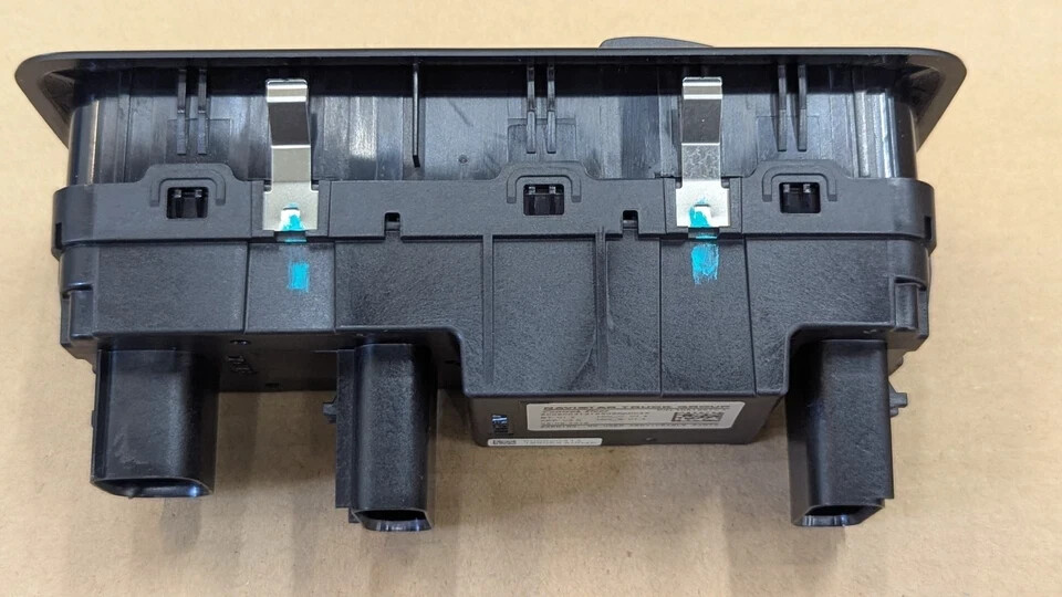 International 4061967C3 driver door switch controller Free