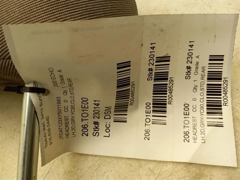 Toyota Echo 2000 lado del conductor trasero gris tela reposacabezas montaje  Foto 4 de 4