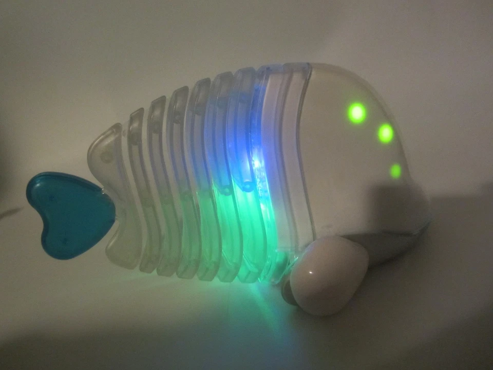 Hasbro Dancing I Fish 2006 juguete Sega Light Up Move reproductor de música MP3 altavoz leer Foto 3 de 4