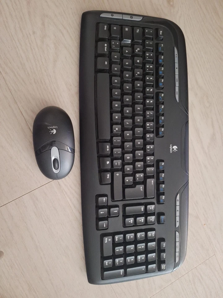 Logitech Maus und Tastatur Set Deutsch Schwarz Kabellos