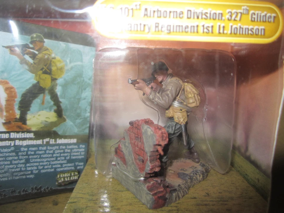 Forces of Valor Soldiers of Steel 101st Airborne Lt. Johnson NEW  99001 - Image 3 of 4