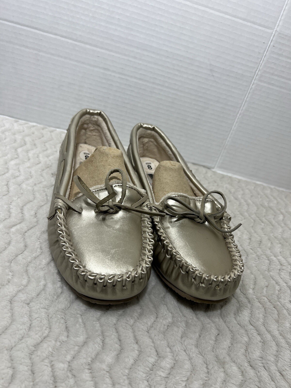 PANTOFOLA D’ORO Scarpe pantofole comode Minnetonka donna taglia 8 oro ecopelle foderate pelliccia moc