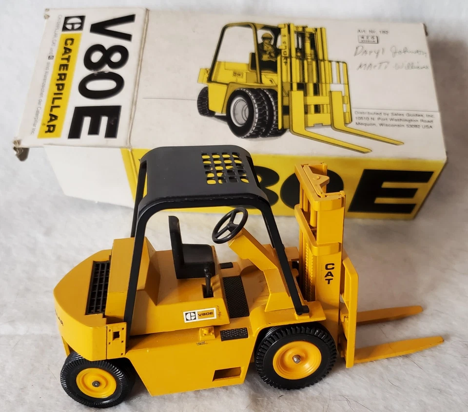 Carretilla elevadora de horquilla vintage CATERPILLAR V 80 D 1:25 NZG 182 Alemania Occidental con caja Foto 3 de 4