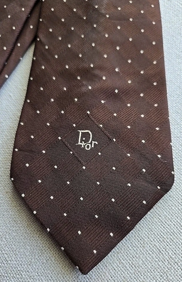 Corbata de seda poliéster punteada marrón christian dior de colección para hombre oficina, trabajo, estilo Foto 2 de 4
